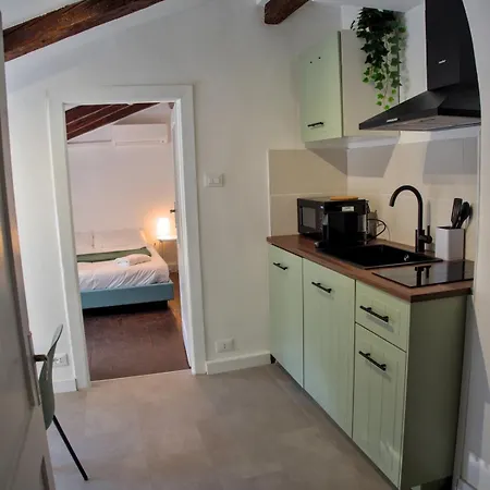 Apartment Mansarda - Parcheggio Coperto Disponibile Trieste